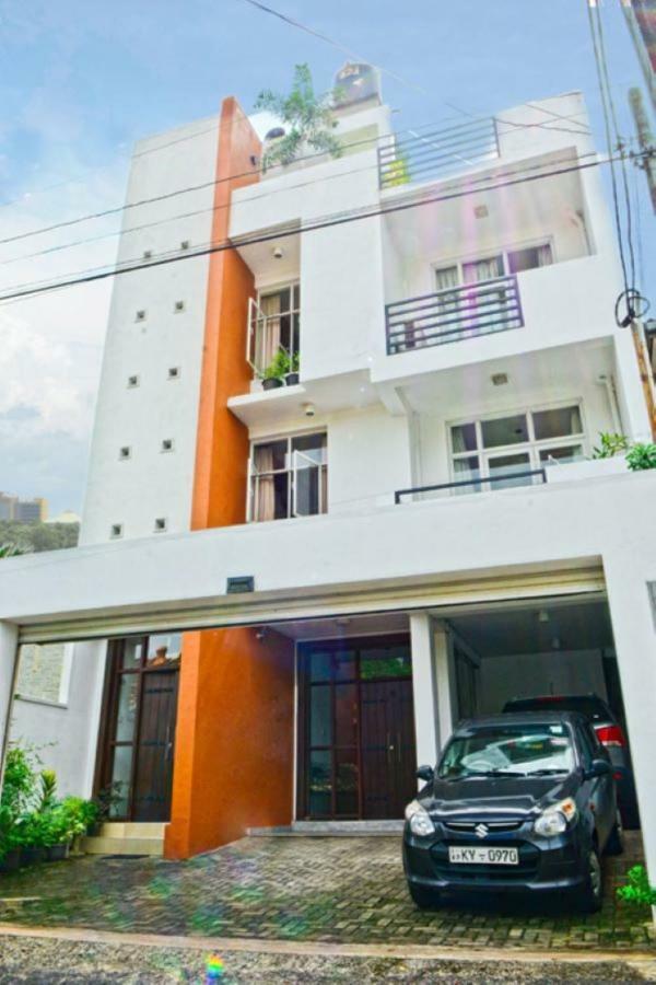 Furnished Apartment At Colombo Suburbs Nawala Rajagiriya Bagian luar foto