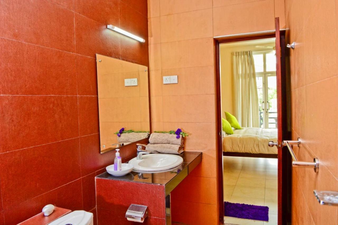 Furnished Apartment At Colombo Suburbs Nawala Rajagiriya Bagian luar foto