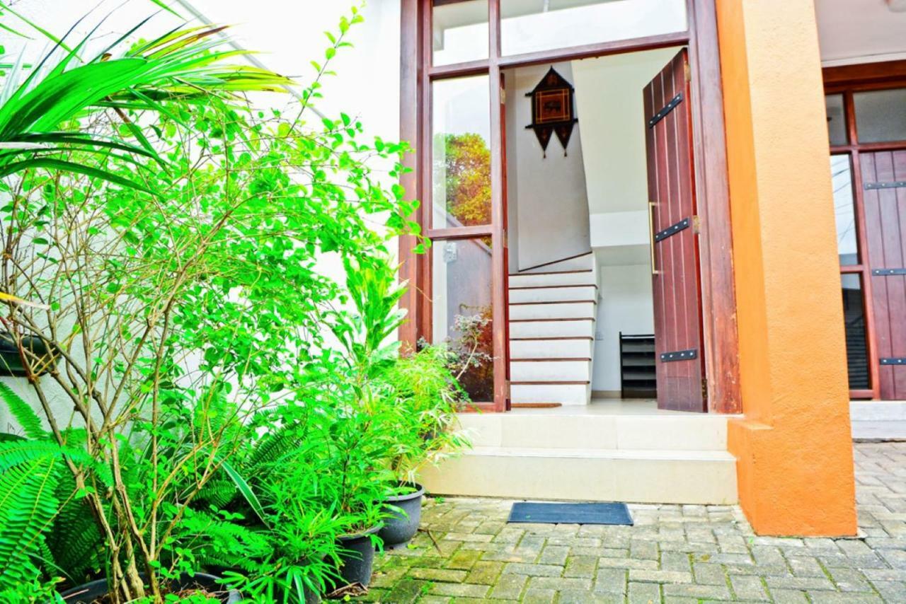 Furnished Apartment At Colombo Suburbs Nawala Rajagiriya Bagian luar foto