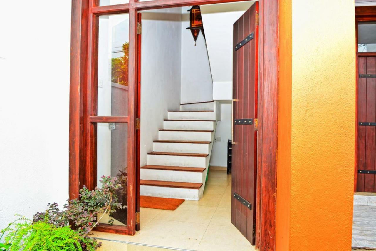 Furnished Apartment At Colombo Suburbs Nawala Rajagiriya Bagian luar foto