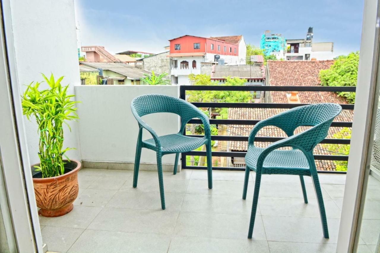 Furnished Apartment At Colombo Suburbs Nawala Rajagiriya Bagian luar foto